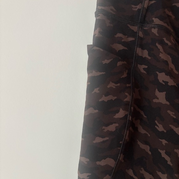 Athleta Salutation Stash Pocket II 7/8 Camo Leggings Large - Picture 7 of 10